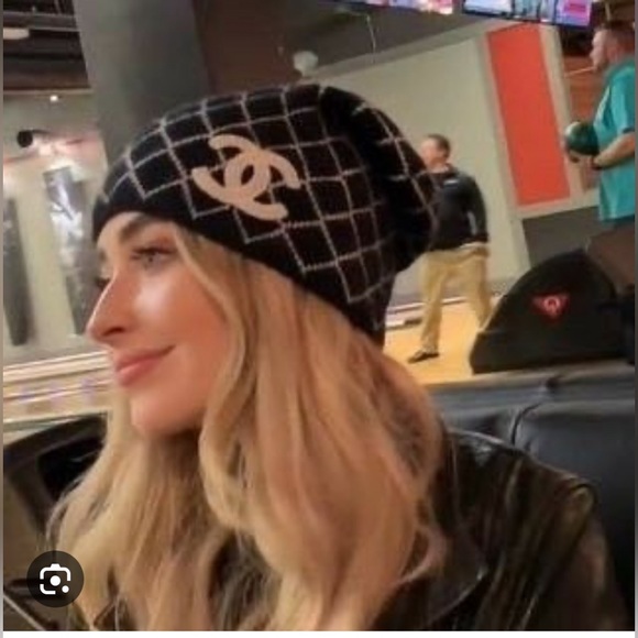 Auth Chanel CC Logo Quilted Black White Cashmere Beanie - Picture 8 of 8